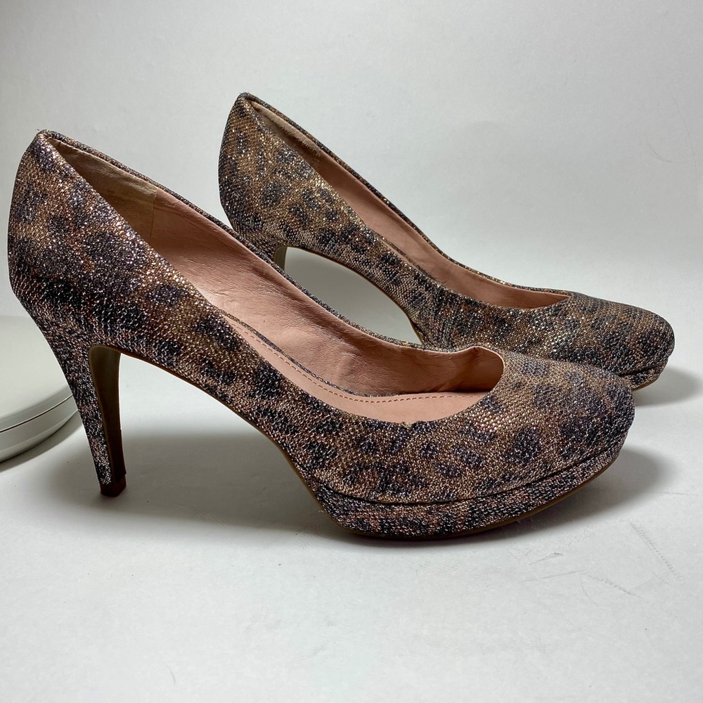 VINCE CAMUTO Embossed ShimmerLeopard Pumps Sz 10 NWOT